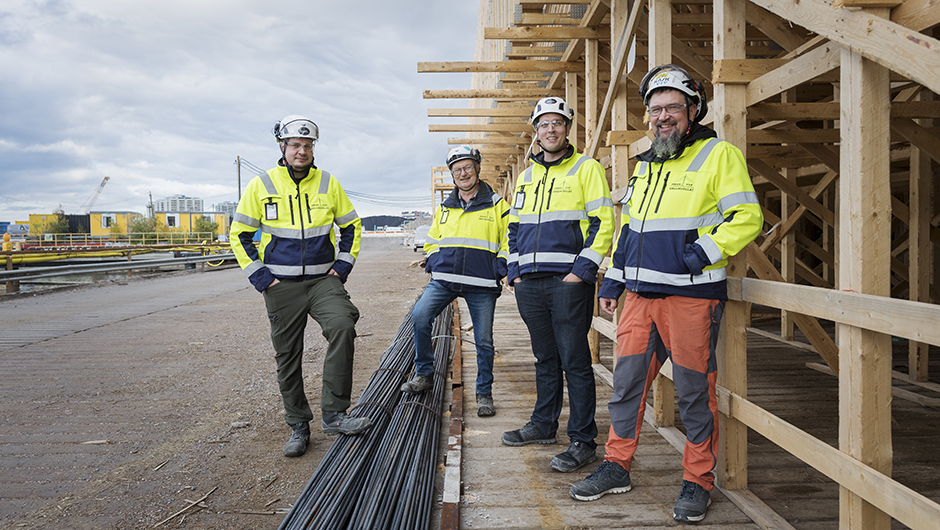 Veljekset Laamaset ja Ylöset - Kahden polven sillanrakentajat